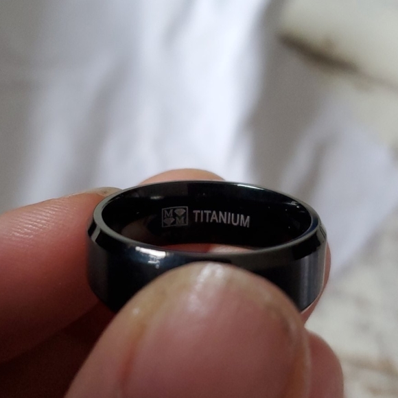 Titanium ring - Picture 3 of 3